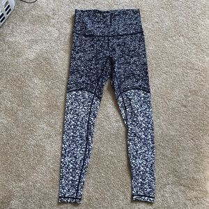 Lululemon Wunder Under Tight 28”/ Fun pattern, 10